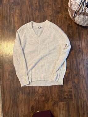Women’s  Lightweight V-Neck Sweater - Cream